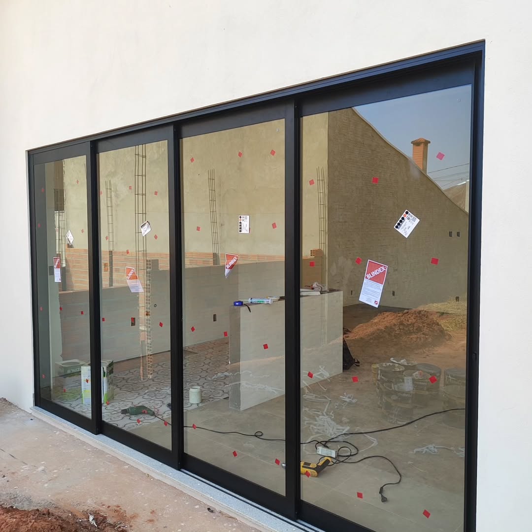 Porta de correr em vidro temperado - Projeto Vidrocenter